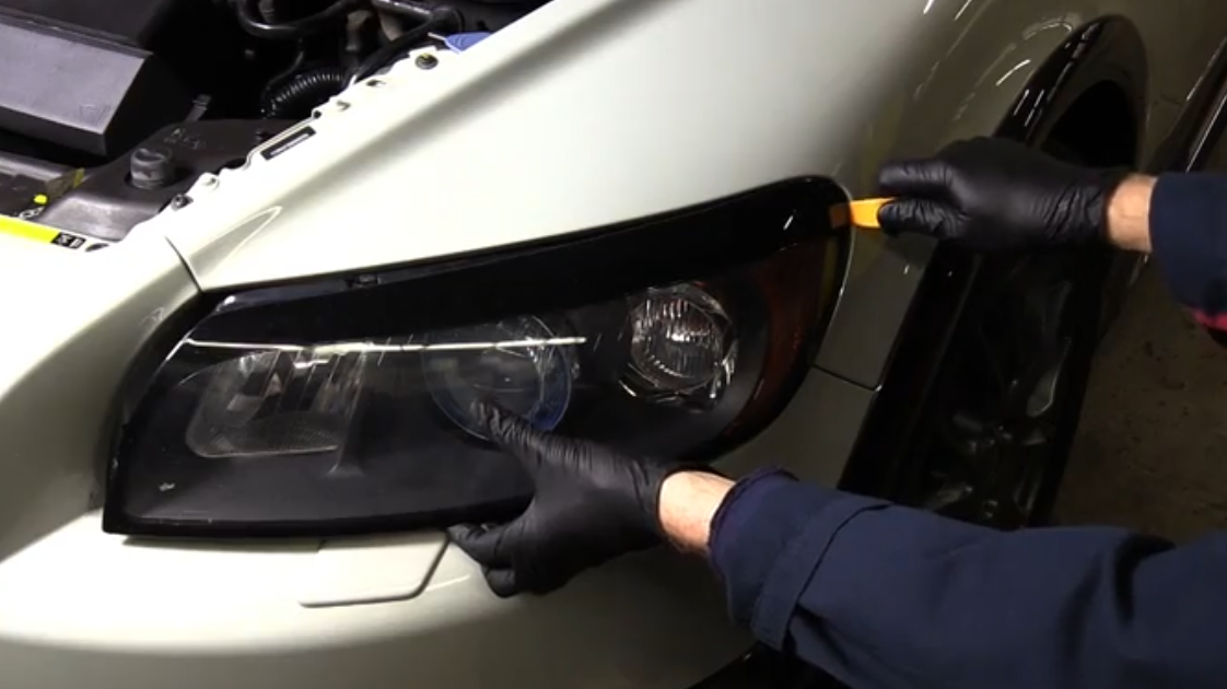 How to change a headlight bulb on a Volvo V40 Cross Country